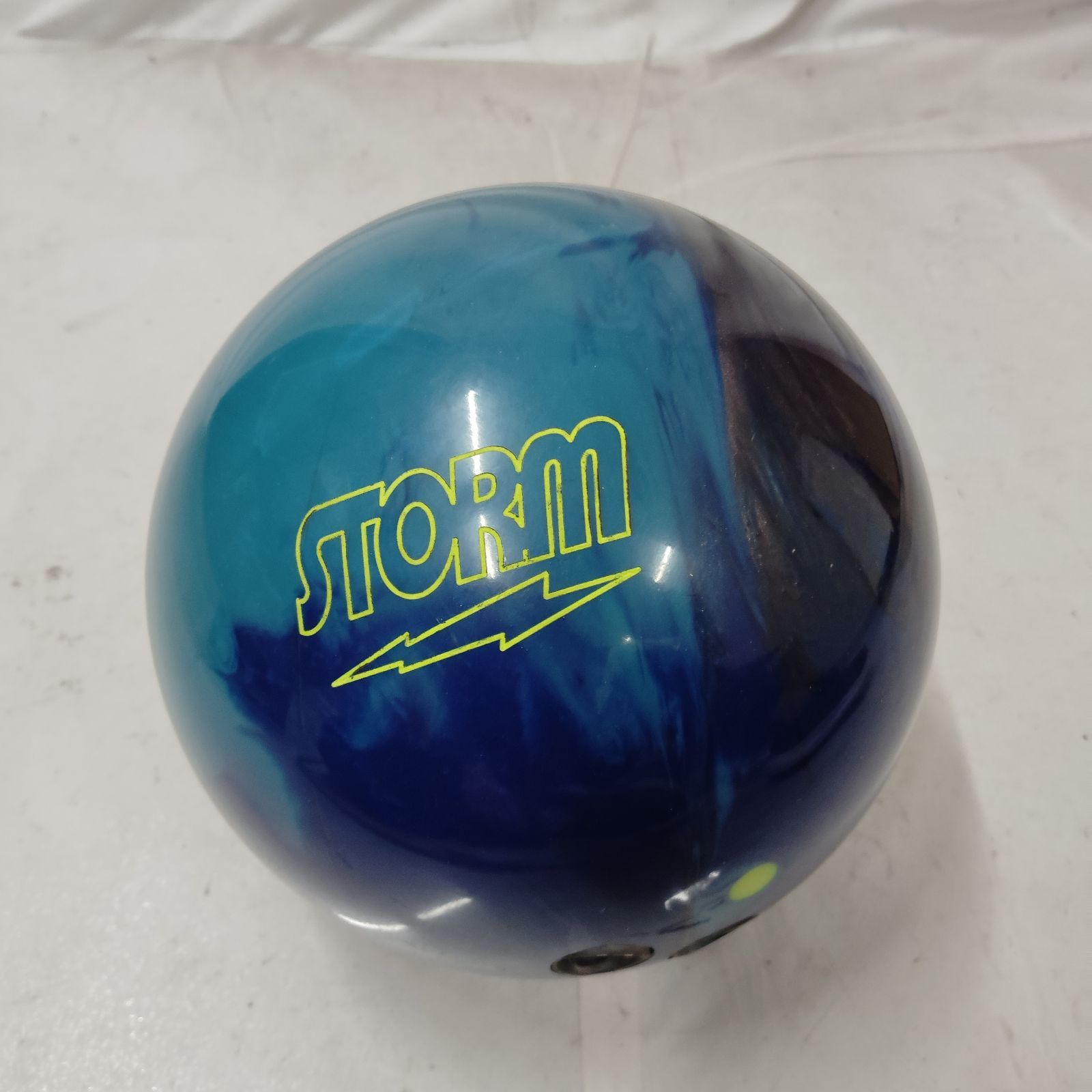 ☆STORM（ストーム） AXIOM 15ポンド ボウリングボール／中〜上級者