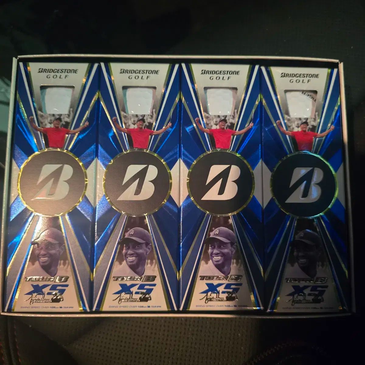 ブリヂストン Bridgestone Tour B XS ゴルフボールです