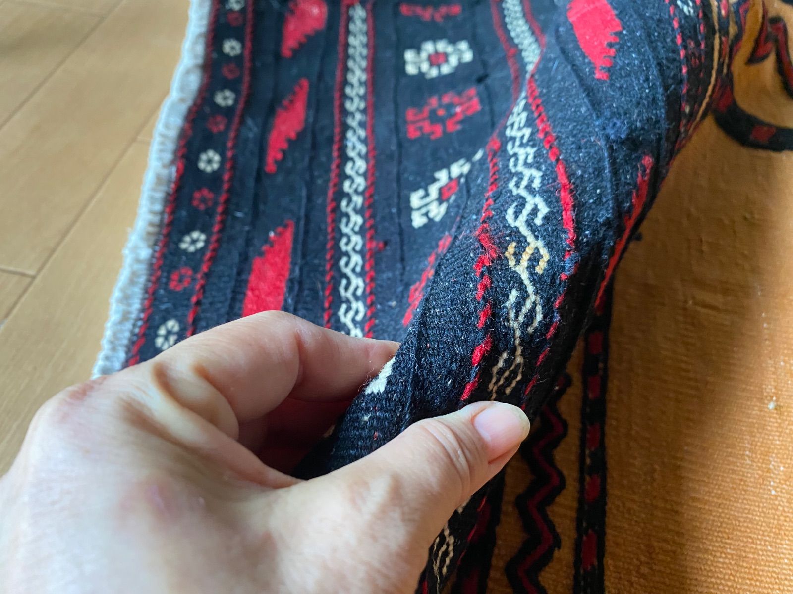 素敵で細かい織りグジャリ織り入りバルーチソフラをご紹介