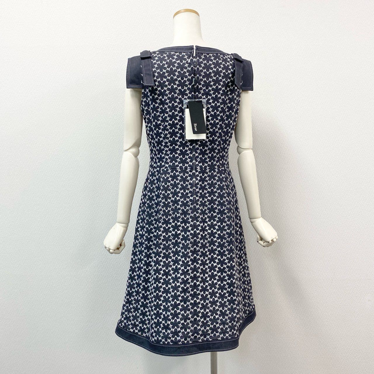 Rene ルネ 半袖ワンピース Rene ルネ エリ付き 黒半袖ふんわり