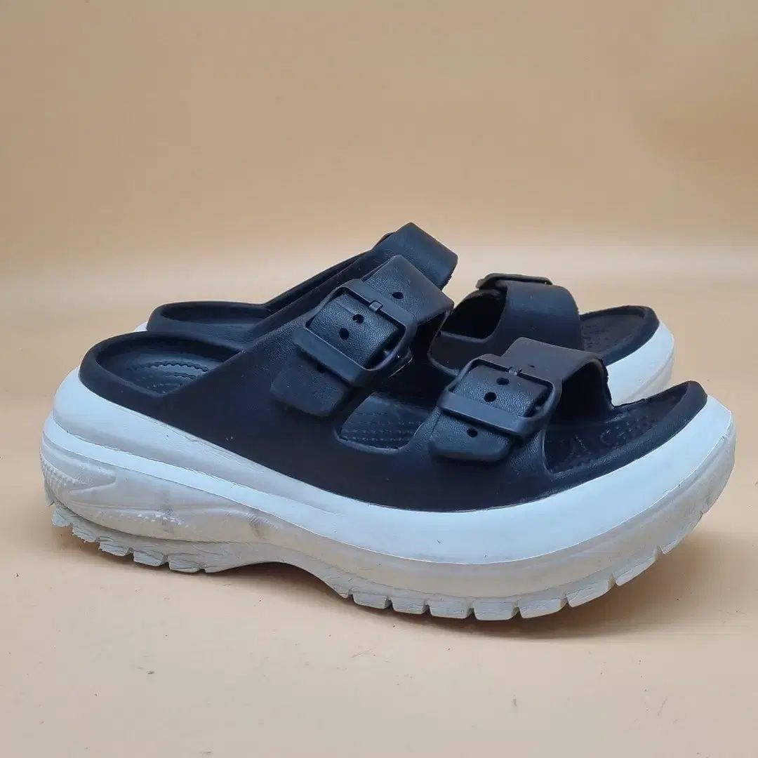 【新品未使用】ELENA LAINA トングサンダル セール】【ELENA LAINA /エレナ ライナ】クロストングサンダル