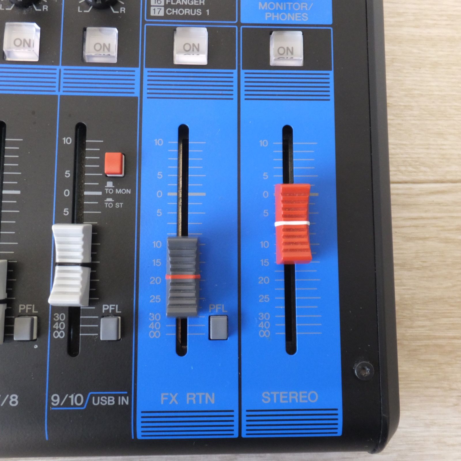 従来の ヤマハ YAMAHA ミキシングコンソール MIXING CONSOLE MG10XUF 10チャンネルミキシングコンソール