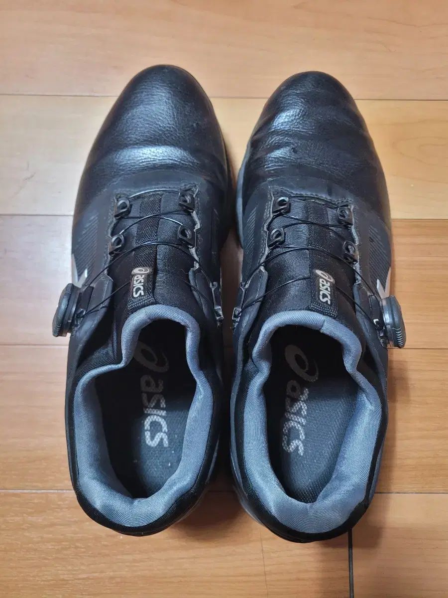 アシックス