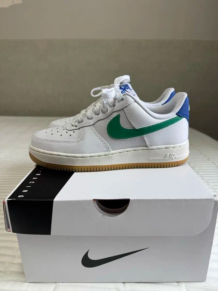 W NIKE ナイキ エアフォース 1 07 白 スタジアム グリーン