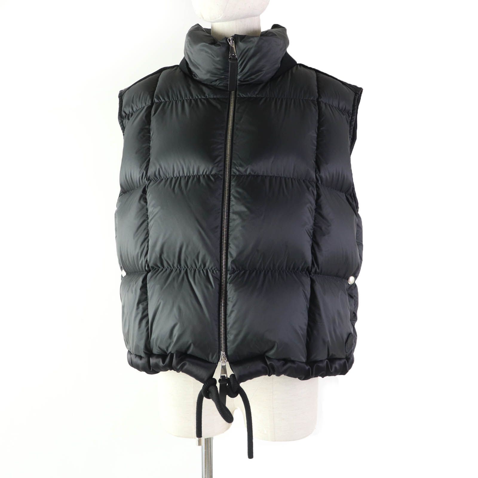 ★Moncler TIBロゴワッペン黒 ダウンベスト1国内正規品 ☆Moncler TIBロゴワッペン黒 ダウンベスト1国内正規品 【公式通販】