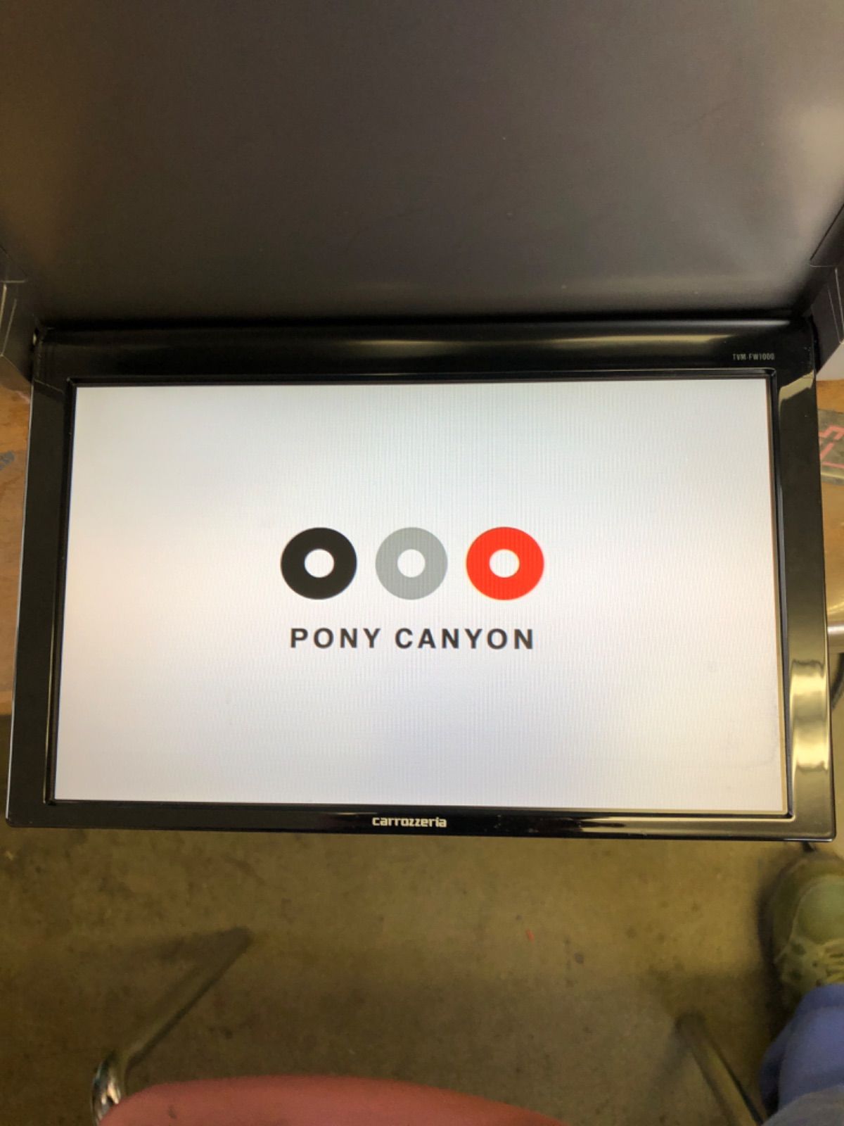 フリップダウンモニター