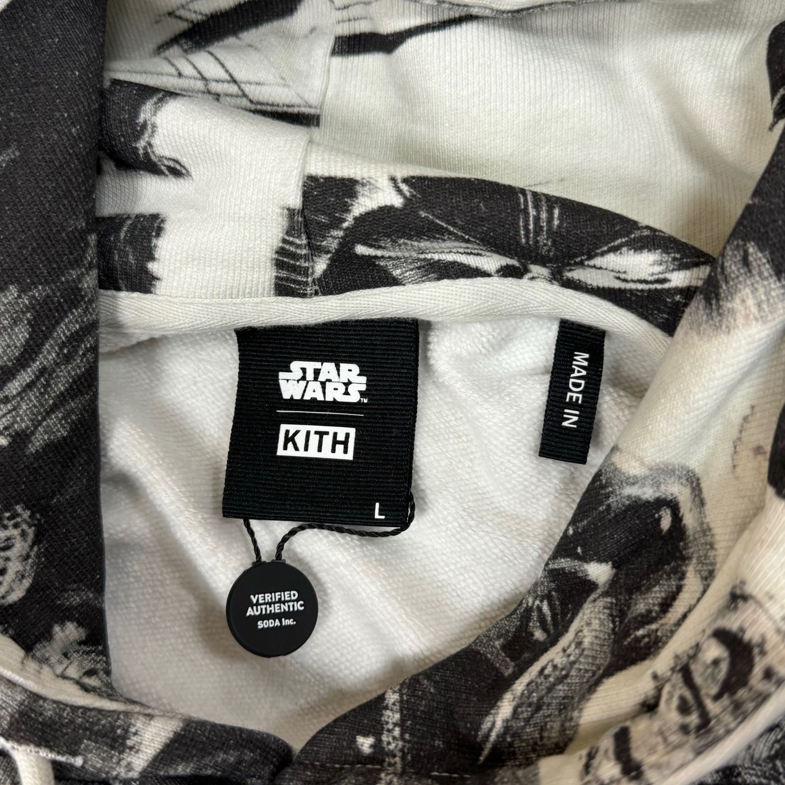 新品 KITH × Star Wars Darth Vader Illustration Hoodie ダースヴェイダーイラストレーションフーディー  パーカー キス スターウォーズ コラボ KHM031047 ホワイト L 71124A5 - メルカリ