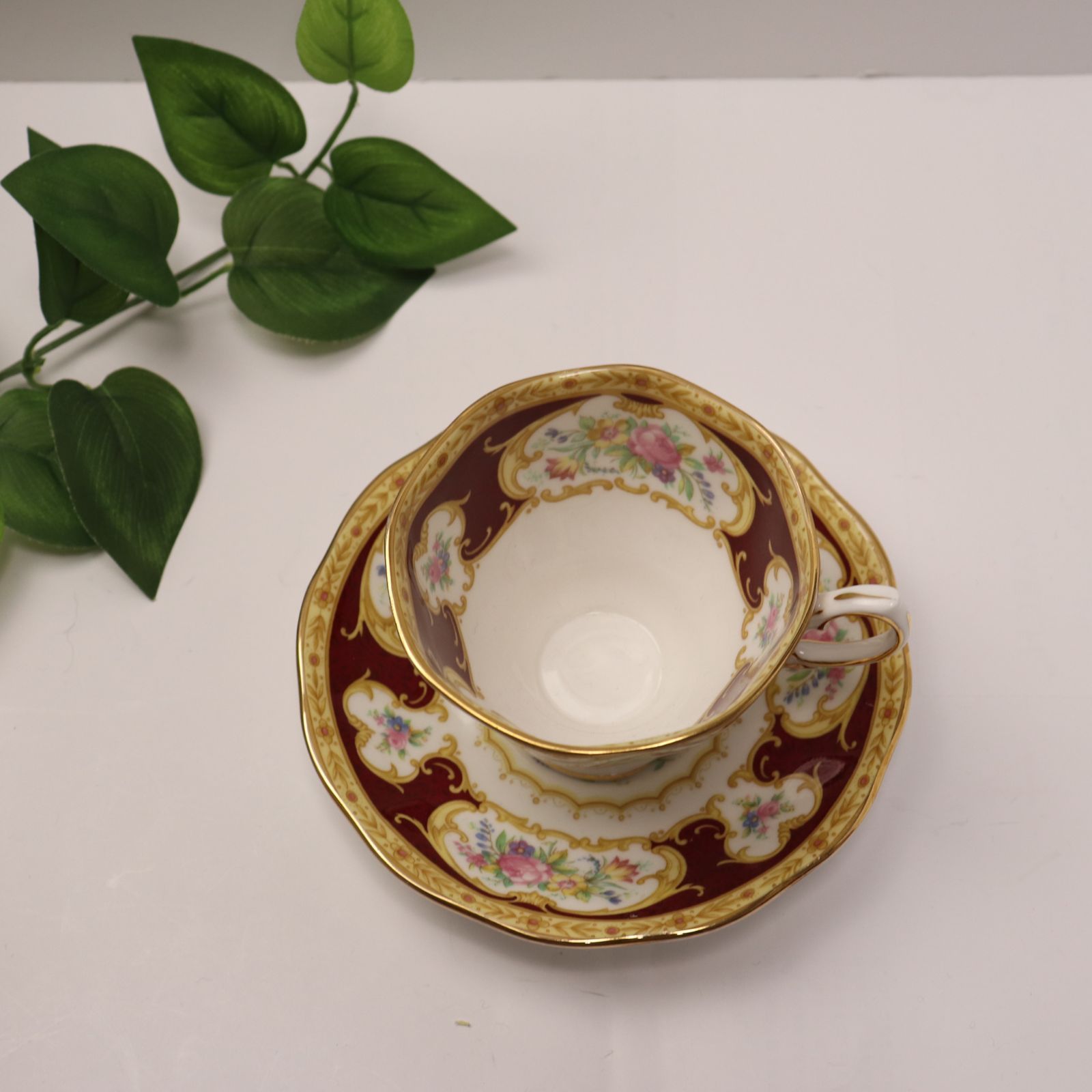 英国 ロイヤルアルバート ROYAL ALBERT Lady Hamilton カップ&ソーサー 
