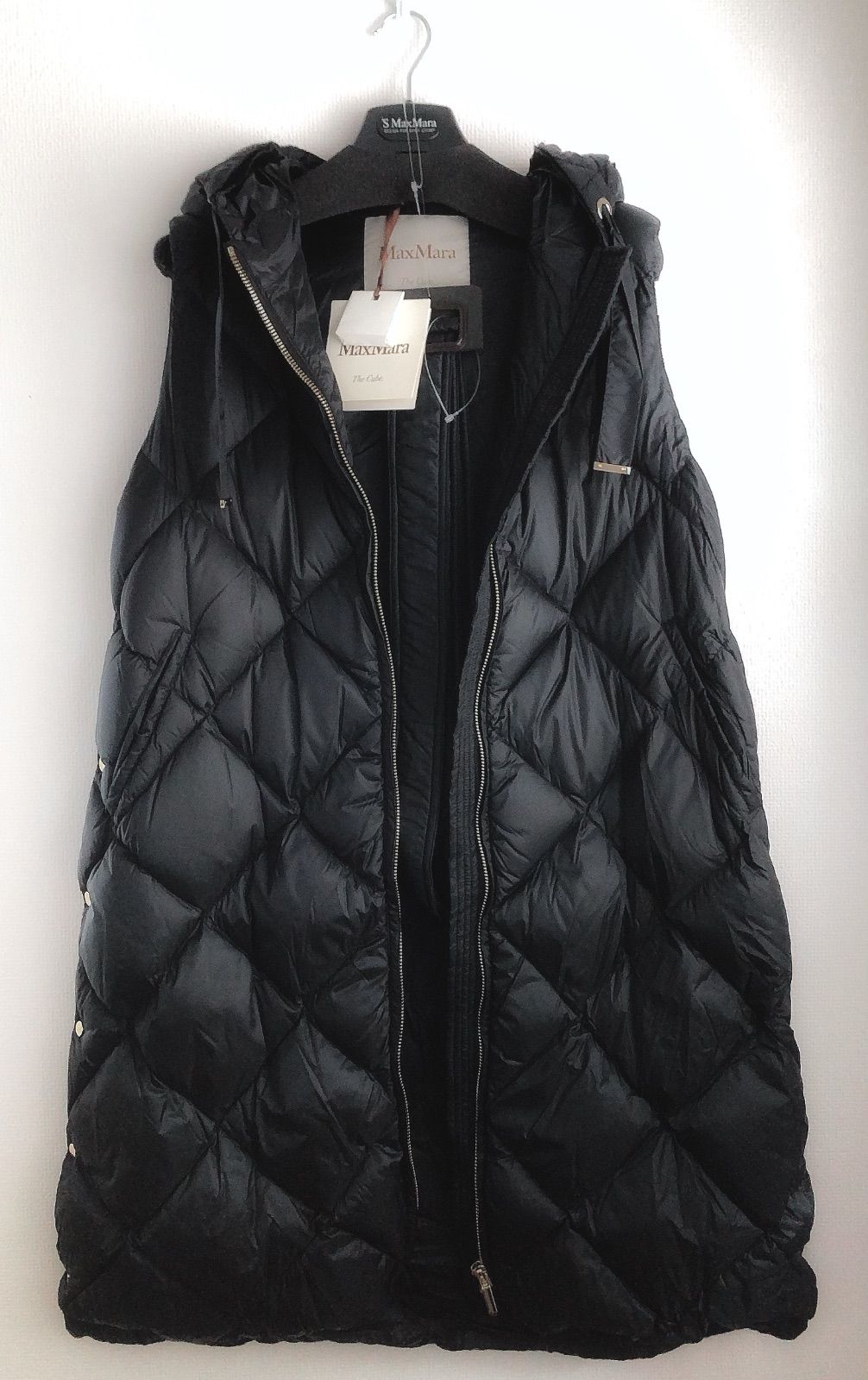 美品！Max Mara The Cube テクニカル ダウンベスト フード 美品！Max Mara The Cube テクニカル ダウンベスト フード