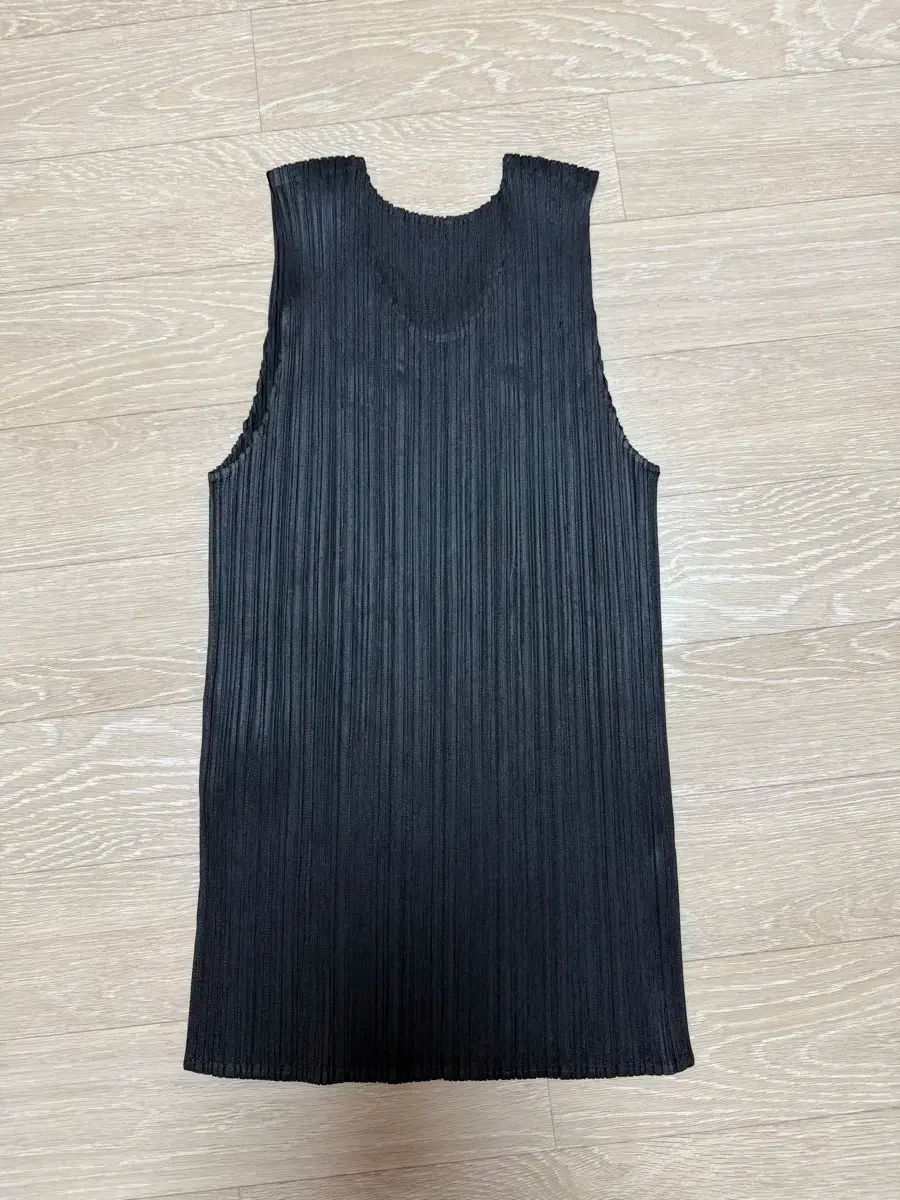 プリーツプリーズ ノースリーブ