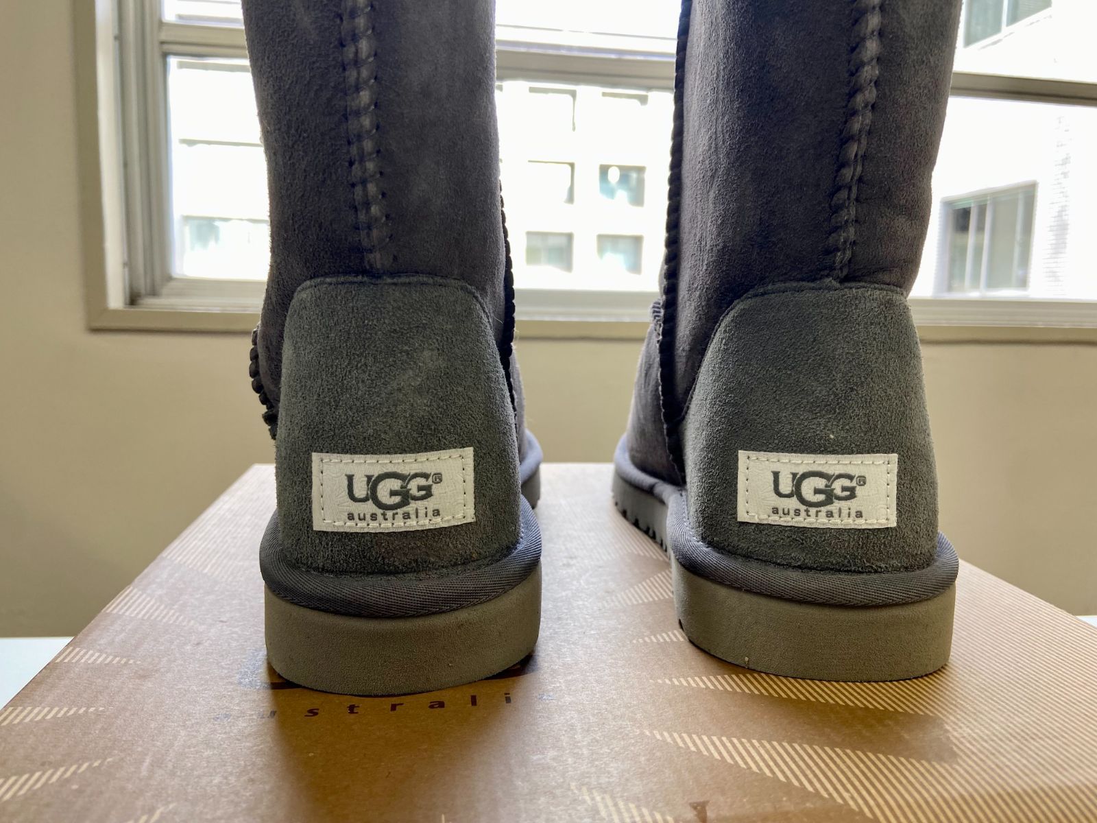新品/未使用】UGG/ アグ ショートブーツ グレー W CLASSIC SHORT 5825