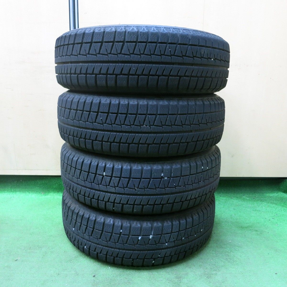 送料無料] バリ溝！21年！8.5分☆スタッドレス 185/65R15
