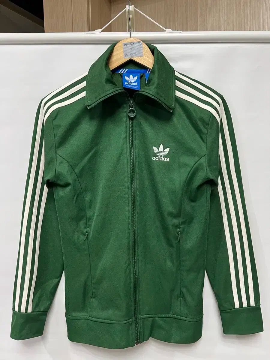 85 adidas アディダス ヨーロッパ ダークグリーン 緑 白 トラックジャージ