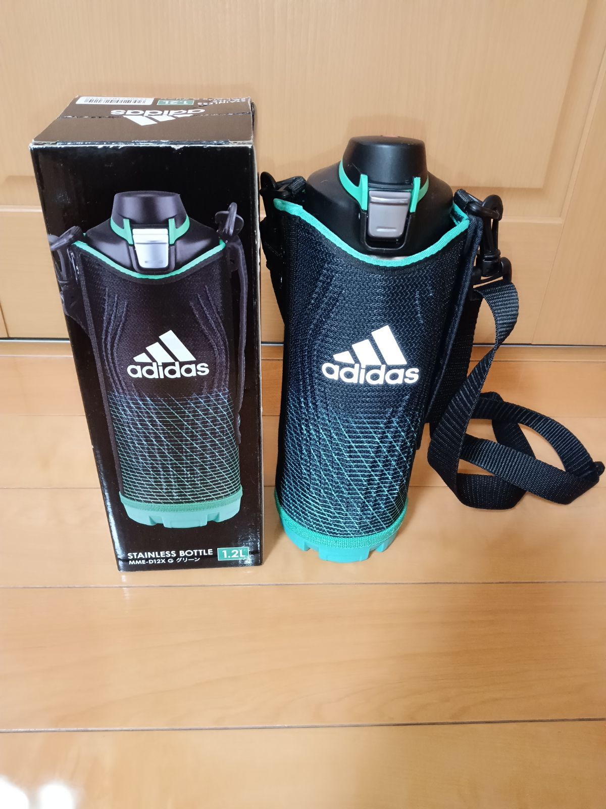 adidas水筒1.2Lグリーン