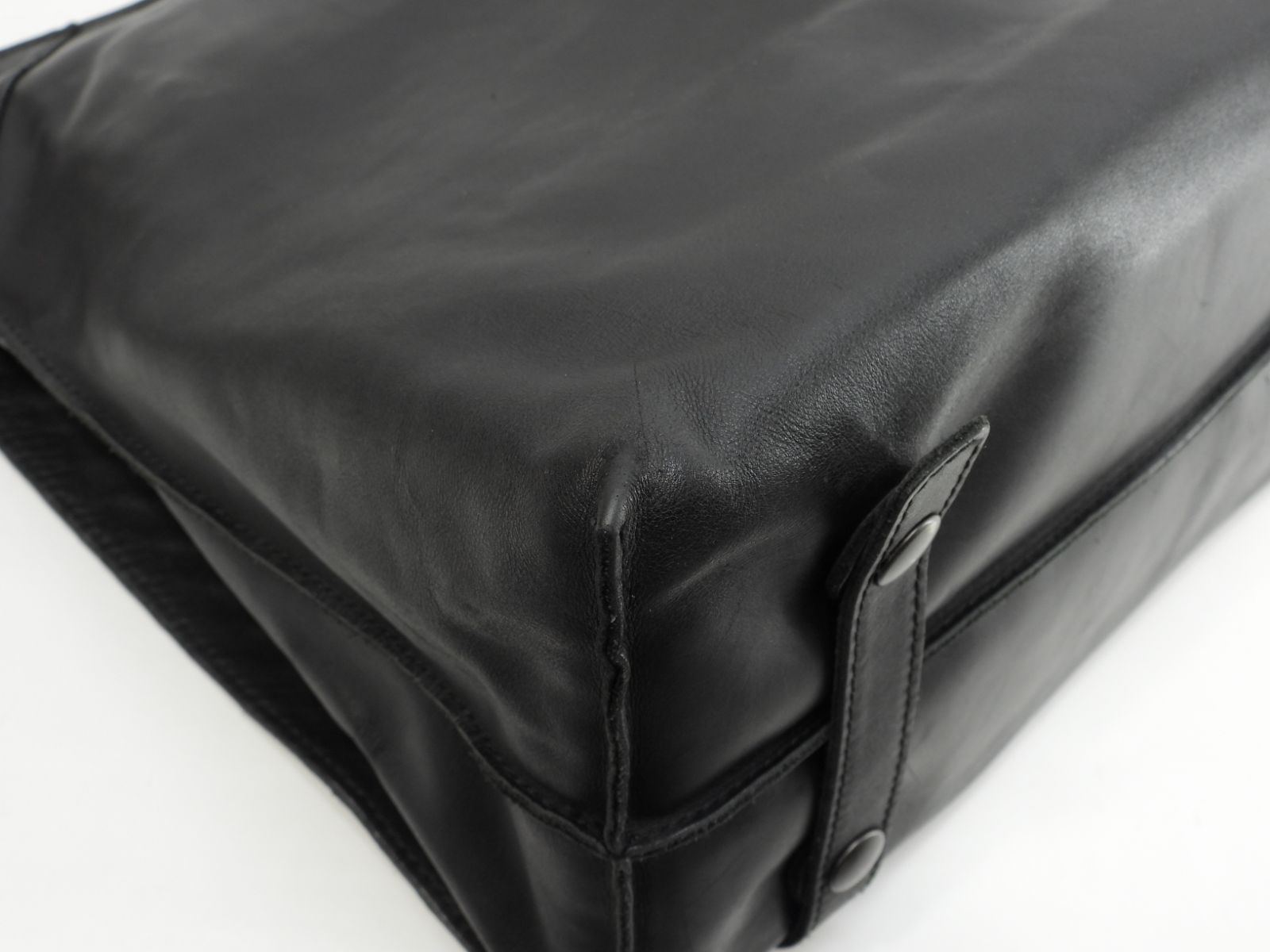 ボッテガヴェネタ メッセンジャーバッグ イントレチャート レザー黒