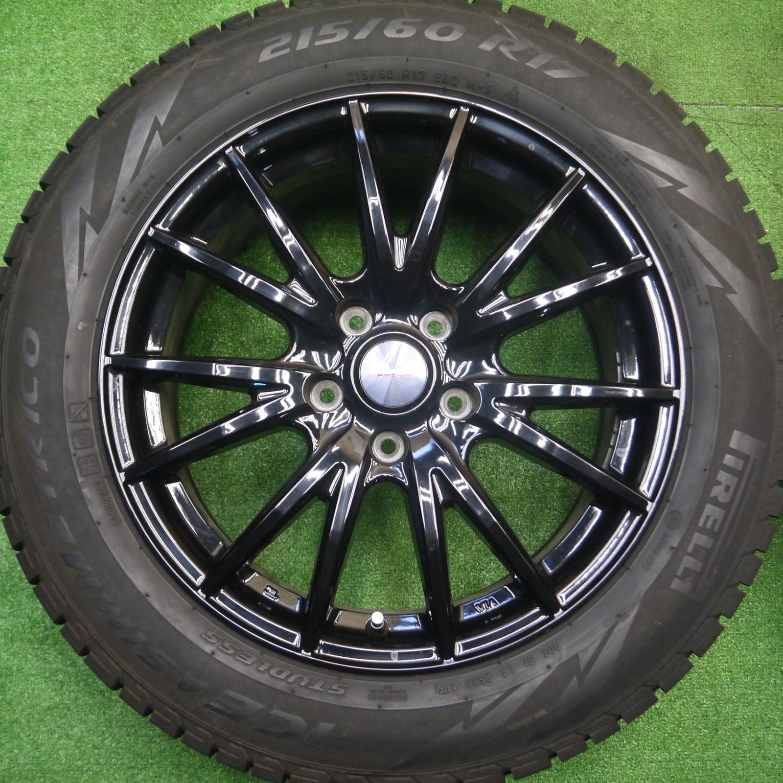 送料無料] タイヤほぼ未使用！キレイ☆スタッドレス 215/60R17 ピレリ 