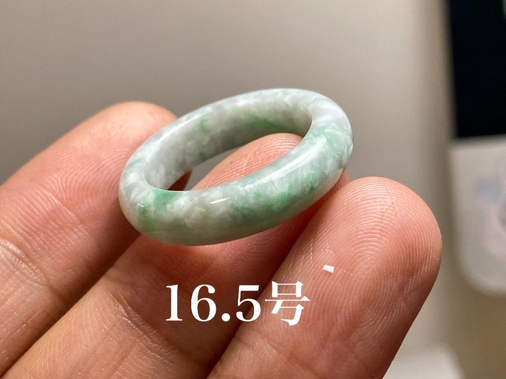 ミャンマー、天然翡翠A貨 腕輪60#。 142 ミャンマー、天然翡翠A貨 腕輪60#。 142