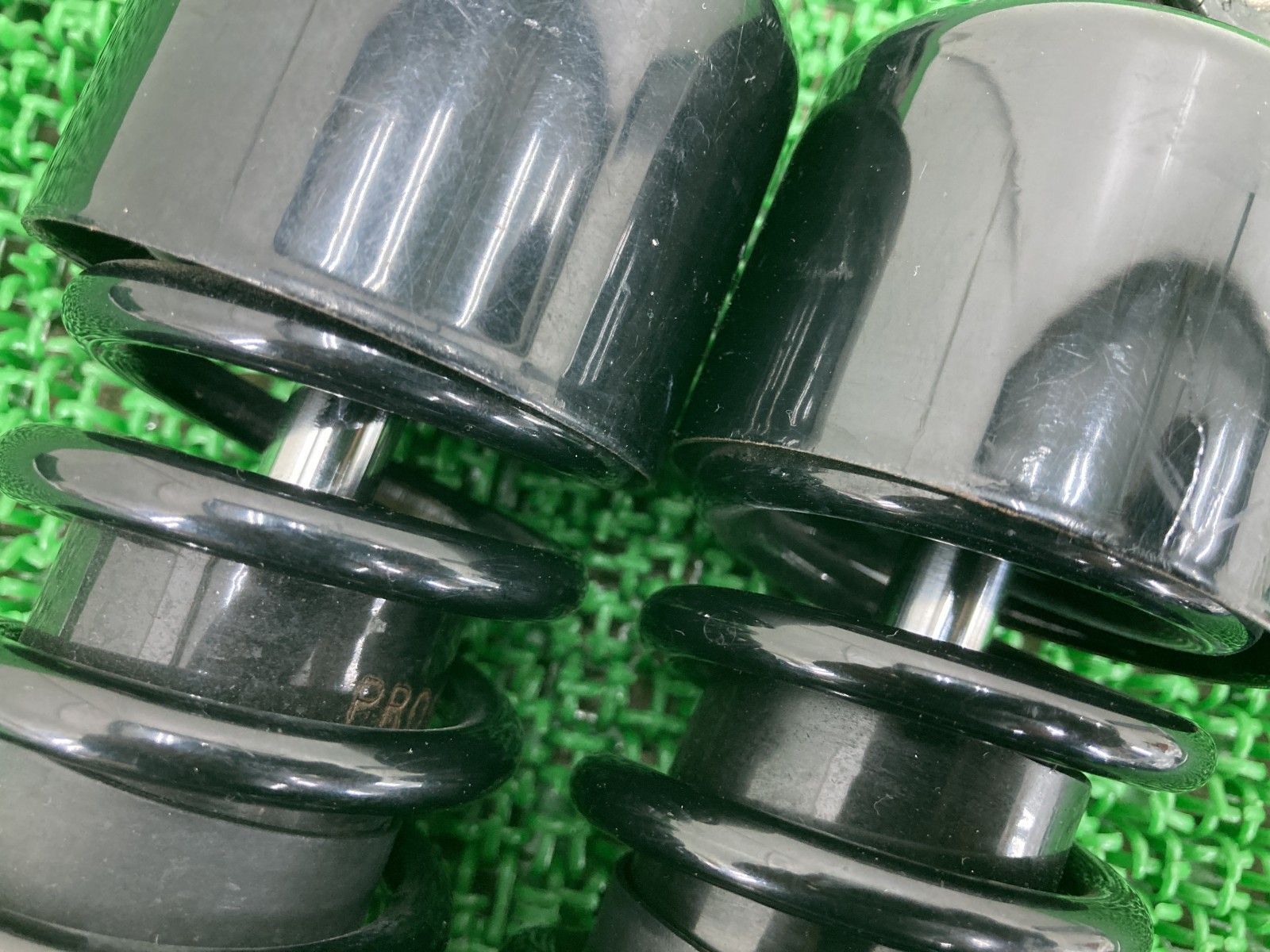 プログレッシブ製ハーレーXL883 1200 リアサスペンション 左右 純正 バイク 部品 412シリーズ 11.5インチ ダウンサス 曲がり無し スポーツスター 車検 Genuine 10 BRIGHTFACE_UK