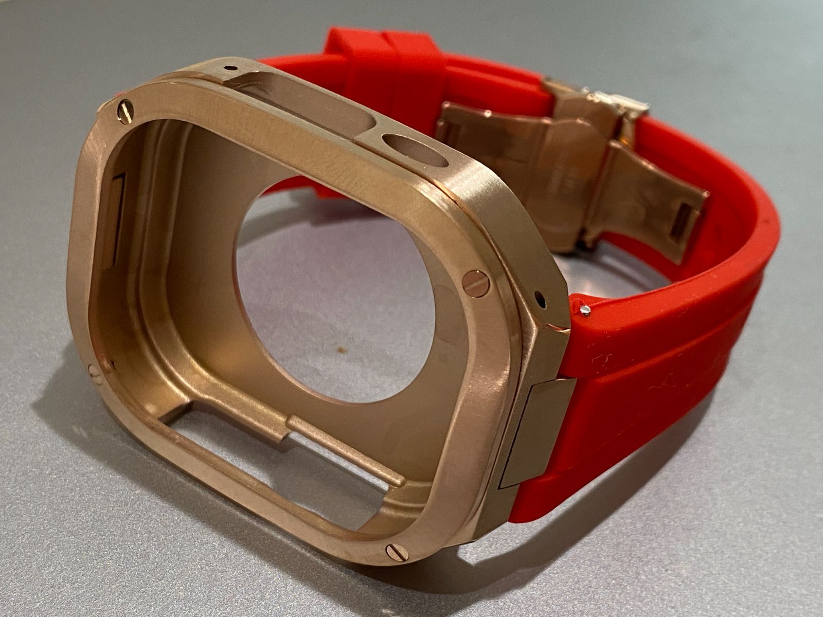 ローズゴールド×レッド★アップルウォッチバンド ラバーベルト カバー　ステンレス Apple Watch ケース 49mm ウルトラ　ultra スポーツ メンズ レディース キラキラ
