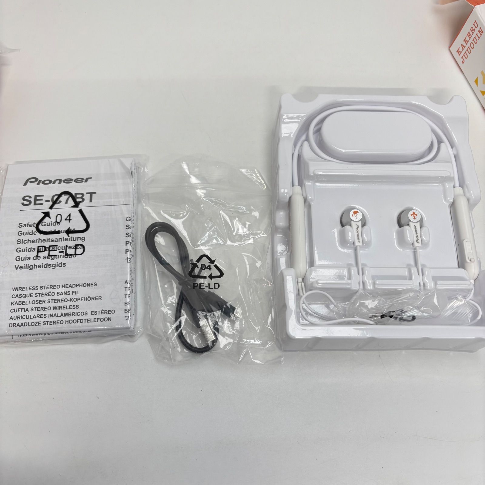 十王院カケル イメージ ワイヤレスイヤホン SE-C7BT（W) Pioneer