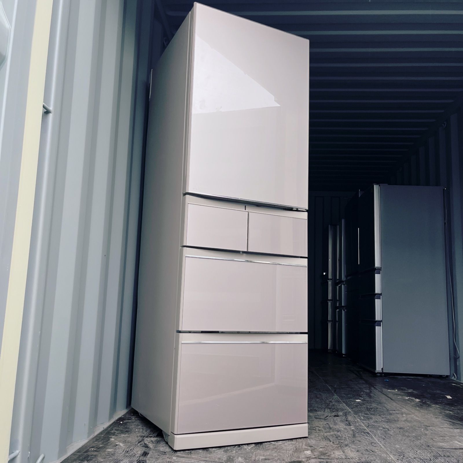 三菱ワイドチルドルーム搭載高性能ラベンダーピンク5ドア冷蔵庫