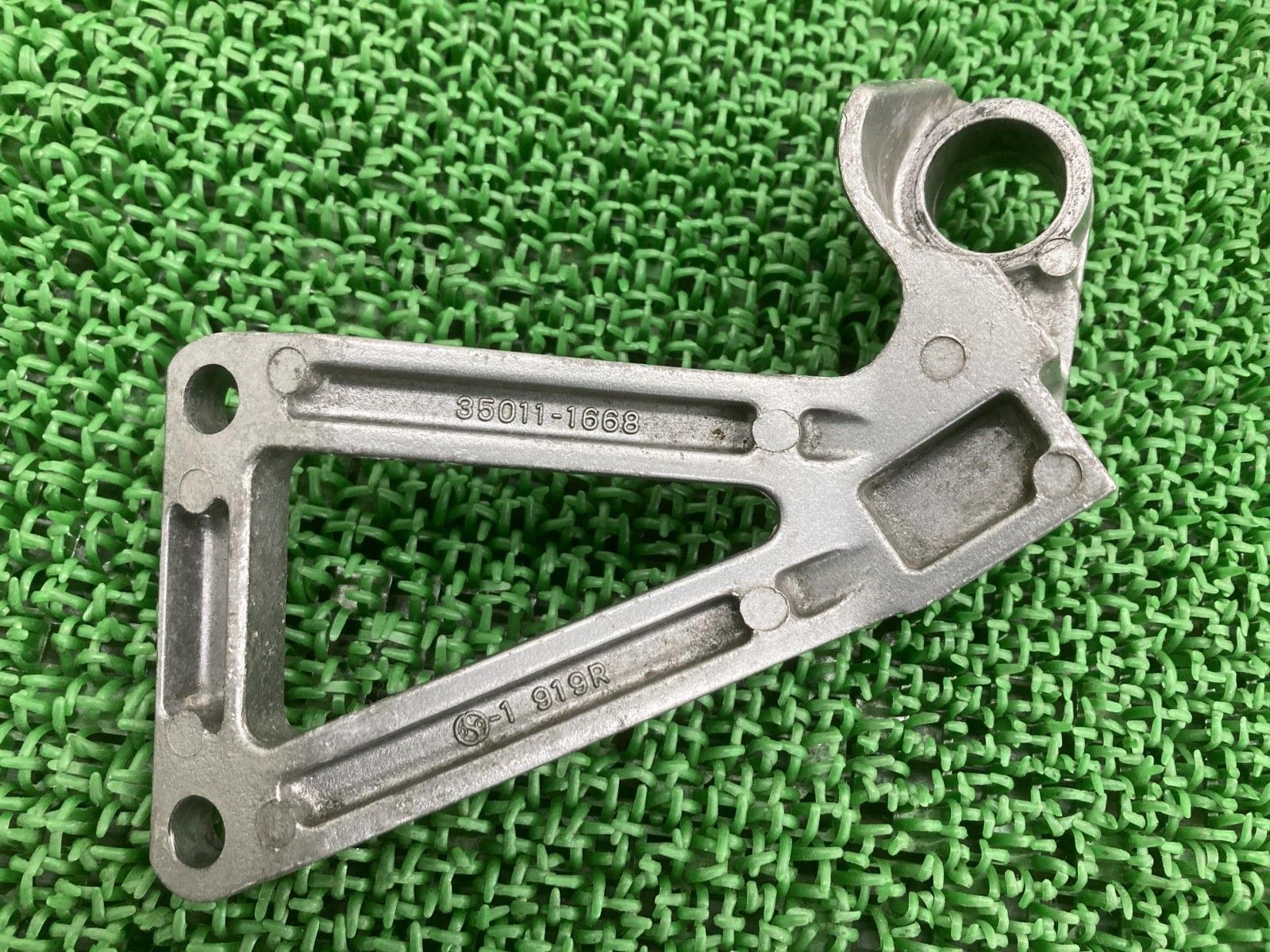 ZX-9R タンデムステップホルダー 右 35011-1668 カワサキ 純正 バイク