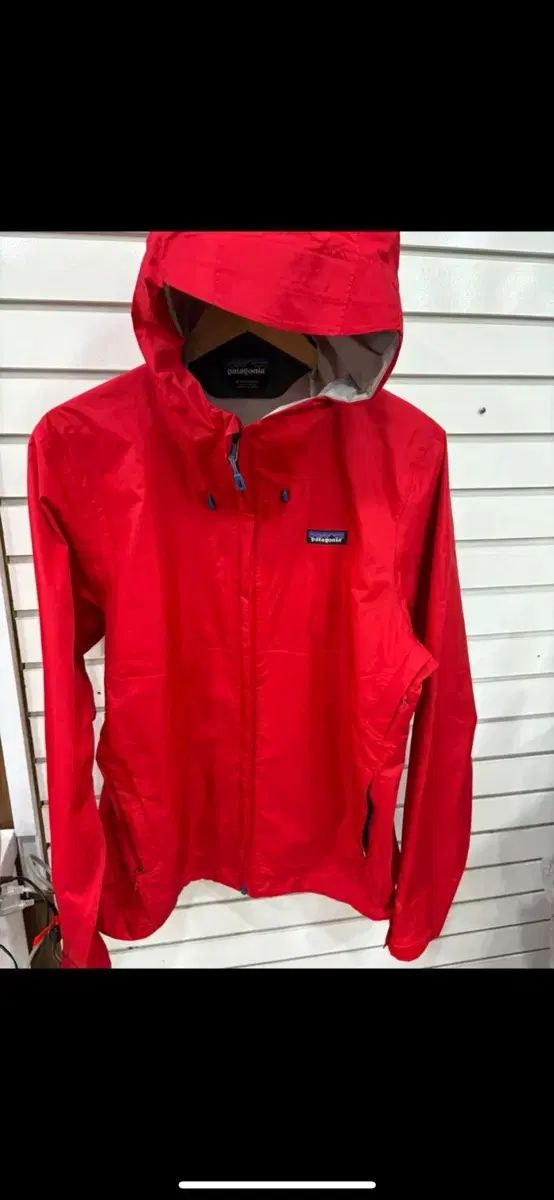 patagonia パタゴニア 赤 フード ウィンドブレーカー ジャケット