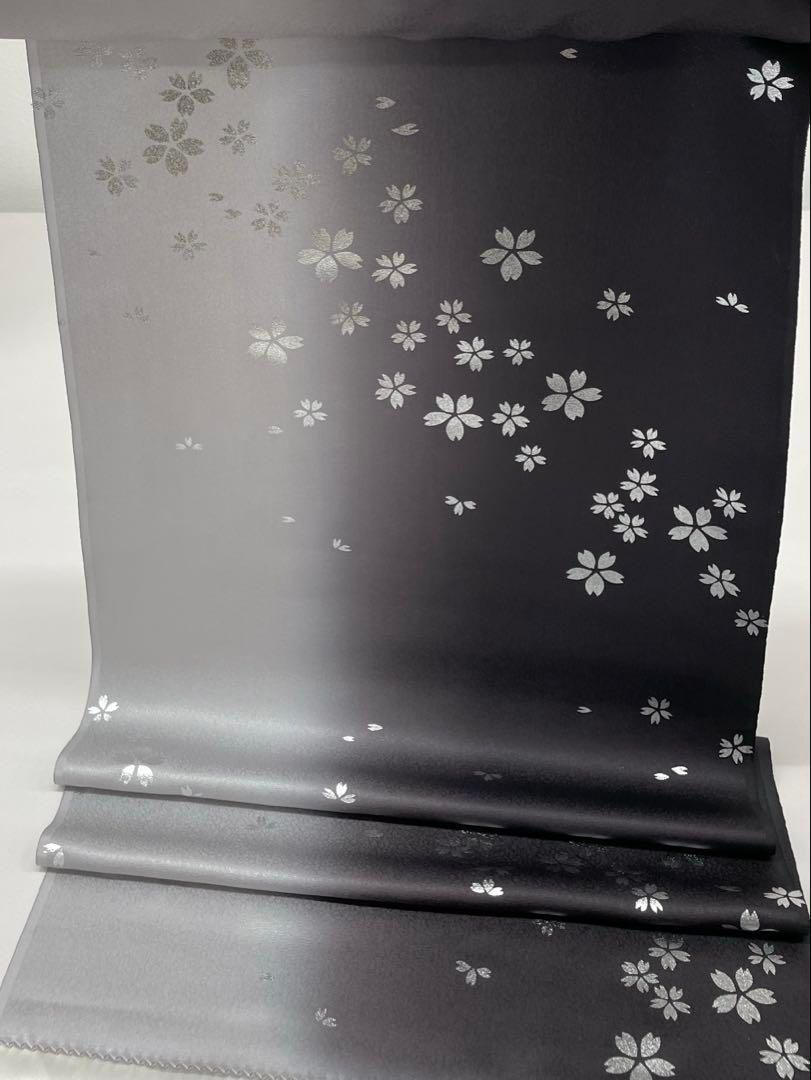 小紋 銀彩 紋意匠 全体柄 菊 グラデーション 正絹 反物 小紋 銀彩 紋意匠 櫻尽くし 霞色× 蝋色 正絹 反物 - メルカリ