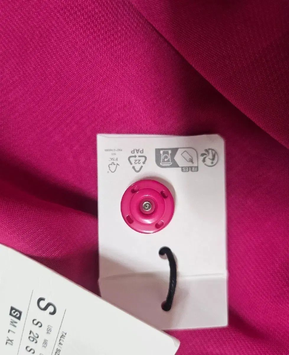 ザラ ホットピンク