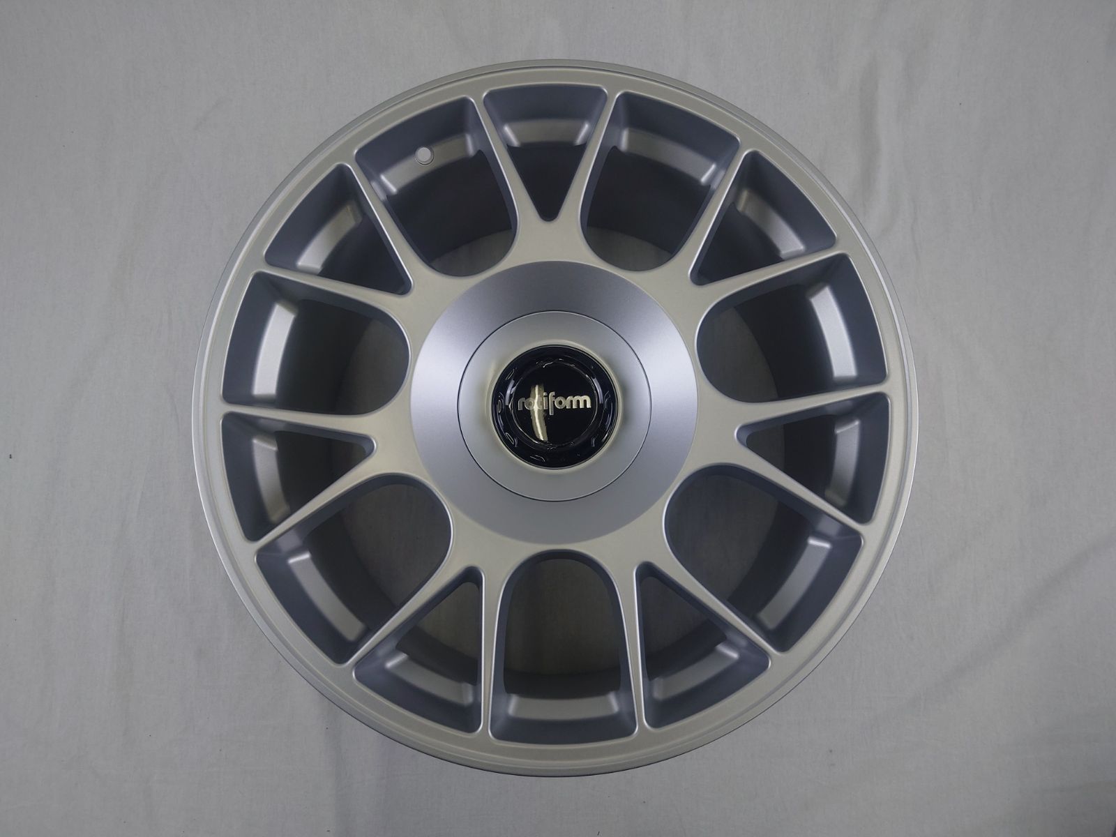 rotiform TUF-R 20インチ 10.5J+35 シルバー 仮履きのみ rotiform TUF-R 20インチ 10.5J+35 シルバー 仮履きのみ