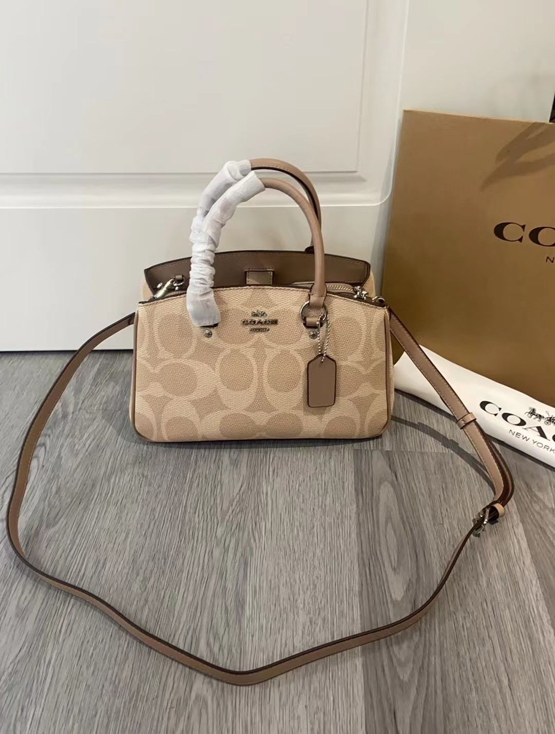 COACH 4月