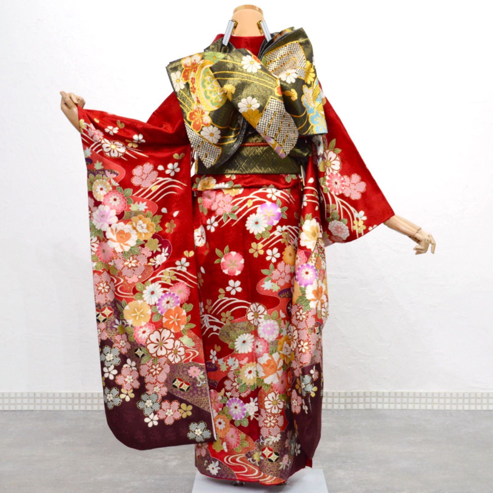 美品》正絹 振袖フルセット SS〜Mサイズ 成人式 金駒刺繍 赤地 鞠 古典