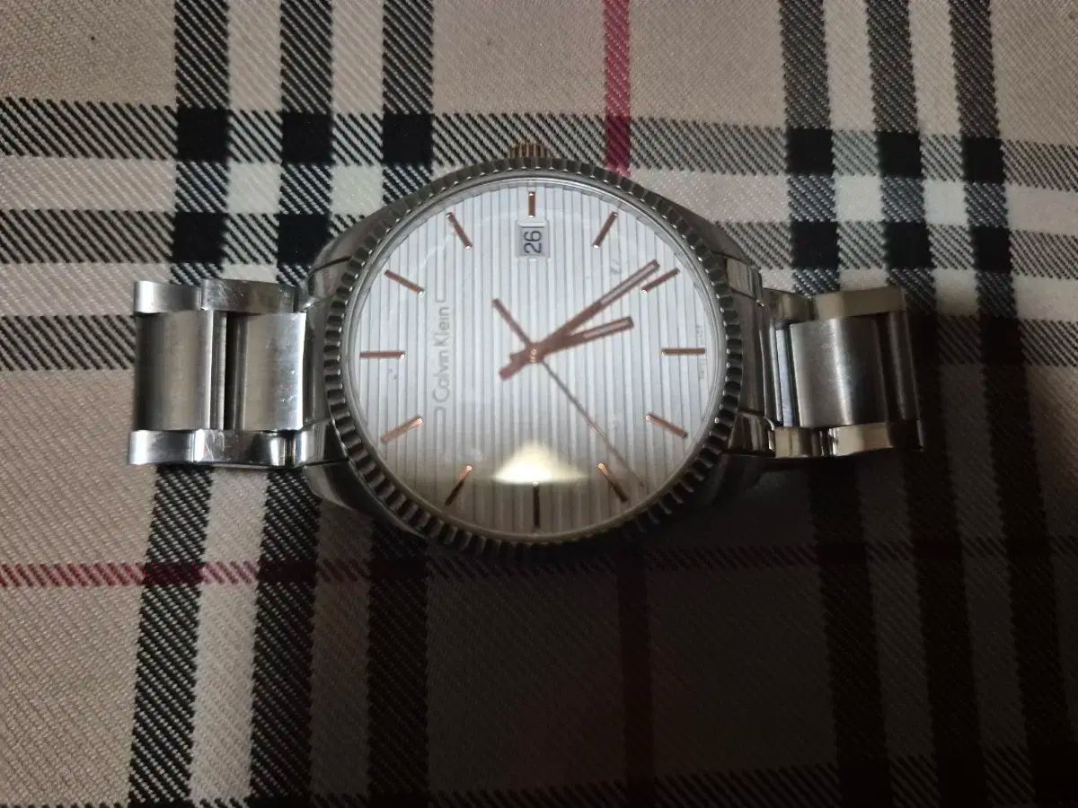 CK Calvin Klein カルバ ンクライン 男性 時計 薬物 何か新しいことを聞いた 卵と同じくらいの大きさ 小さな手首