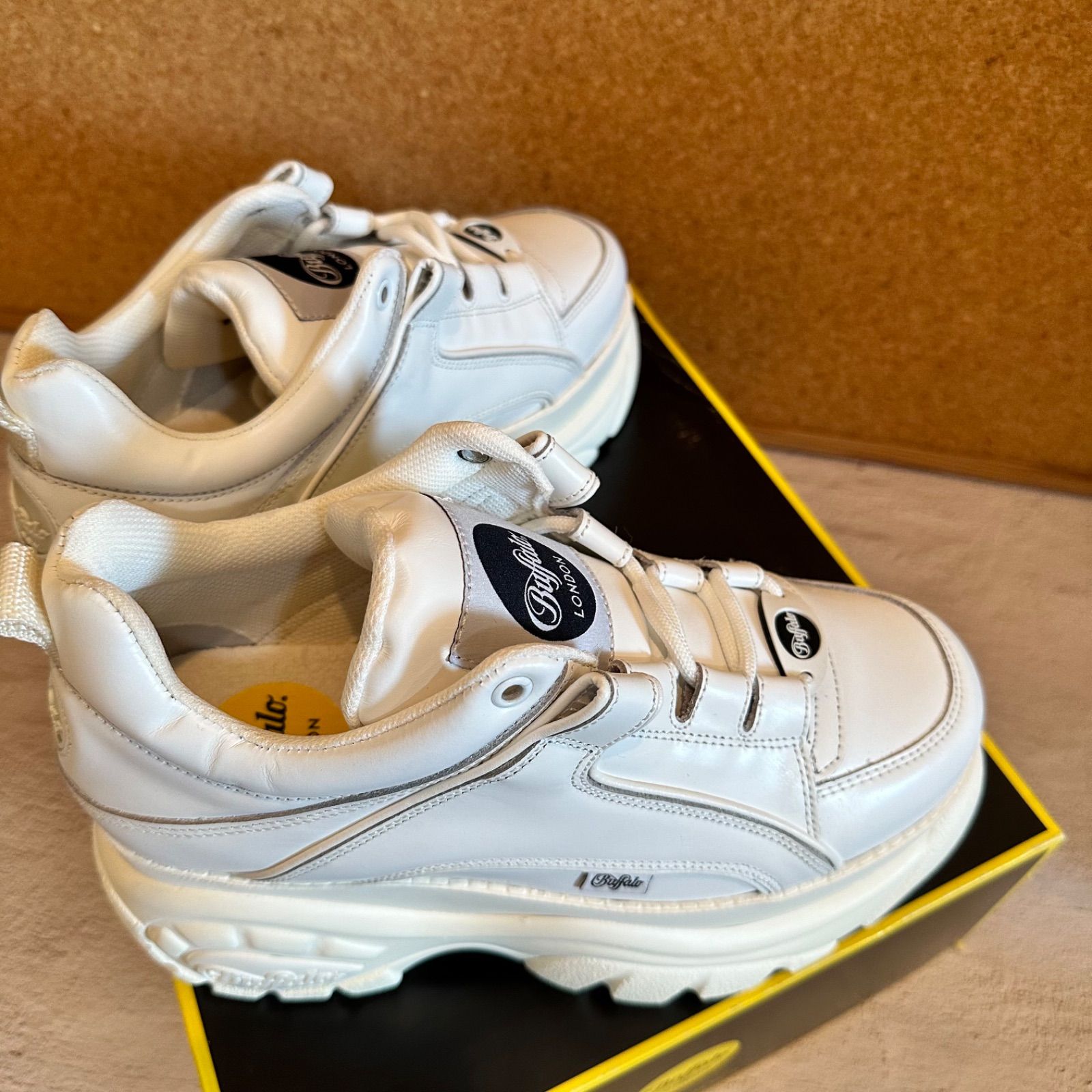 人気！Buffalo LONDON 厚底 High Top スニーカー ホワイト Buffalo LONDON 厚底スニーカー ホワイト（人気！Buffalo LONDON