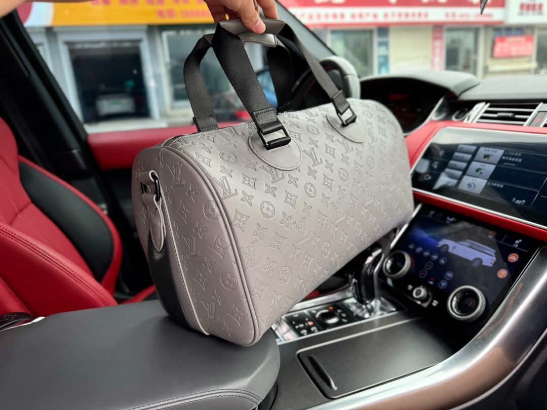 Louis Vuittonトラベルバッグ