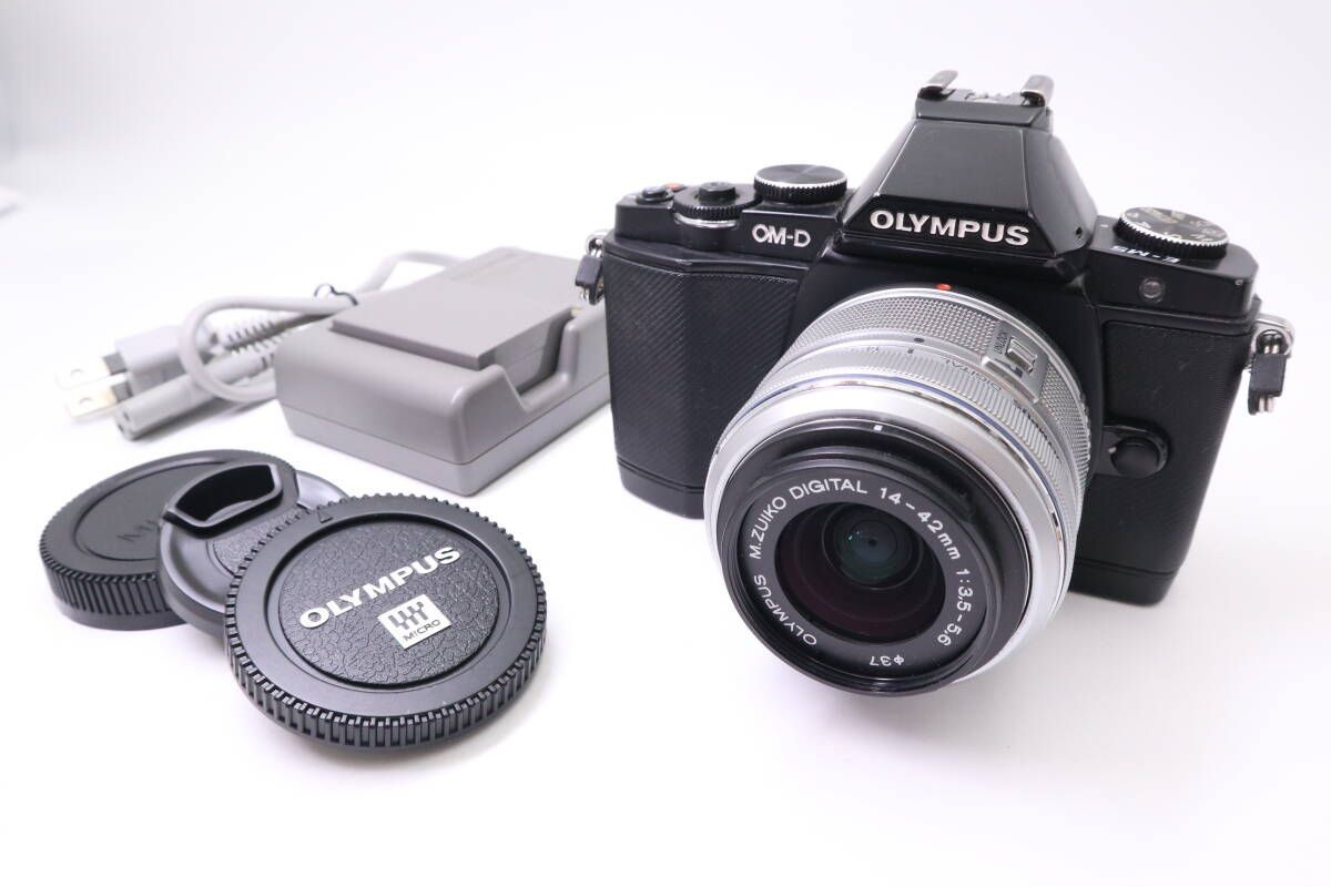 OLYMPUS OM-D E-M5＋M.ZUIKO DIGITAL 14-42mm f3.5-5.6 II R オリンパス ミラーレスカメラ シルバー f10031