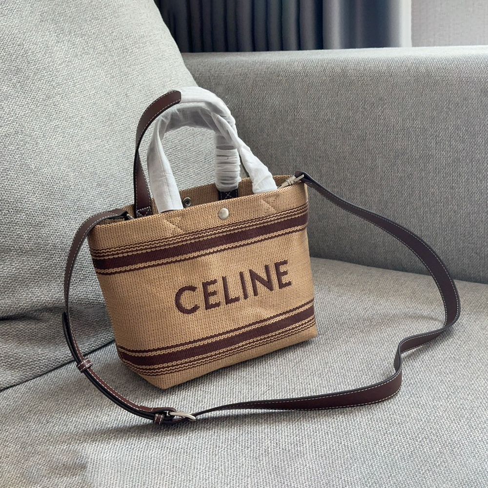 ☆ラフィア素材が可愛い☆【CELINE】ミュージアム カゴバック 夏 鞄 おしゃれ - メルカリ