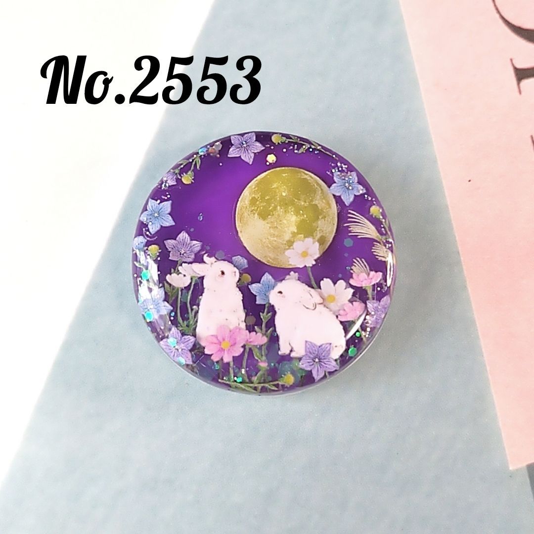 No 657❣️レジンヘアゴム❣️お花に囲まれたうさぎさん❣️٩(๑❛ᴗ❛๑