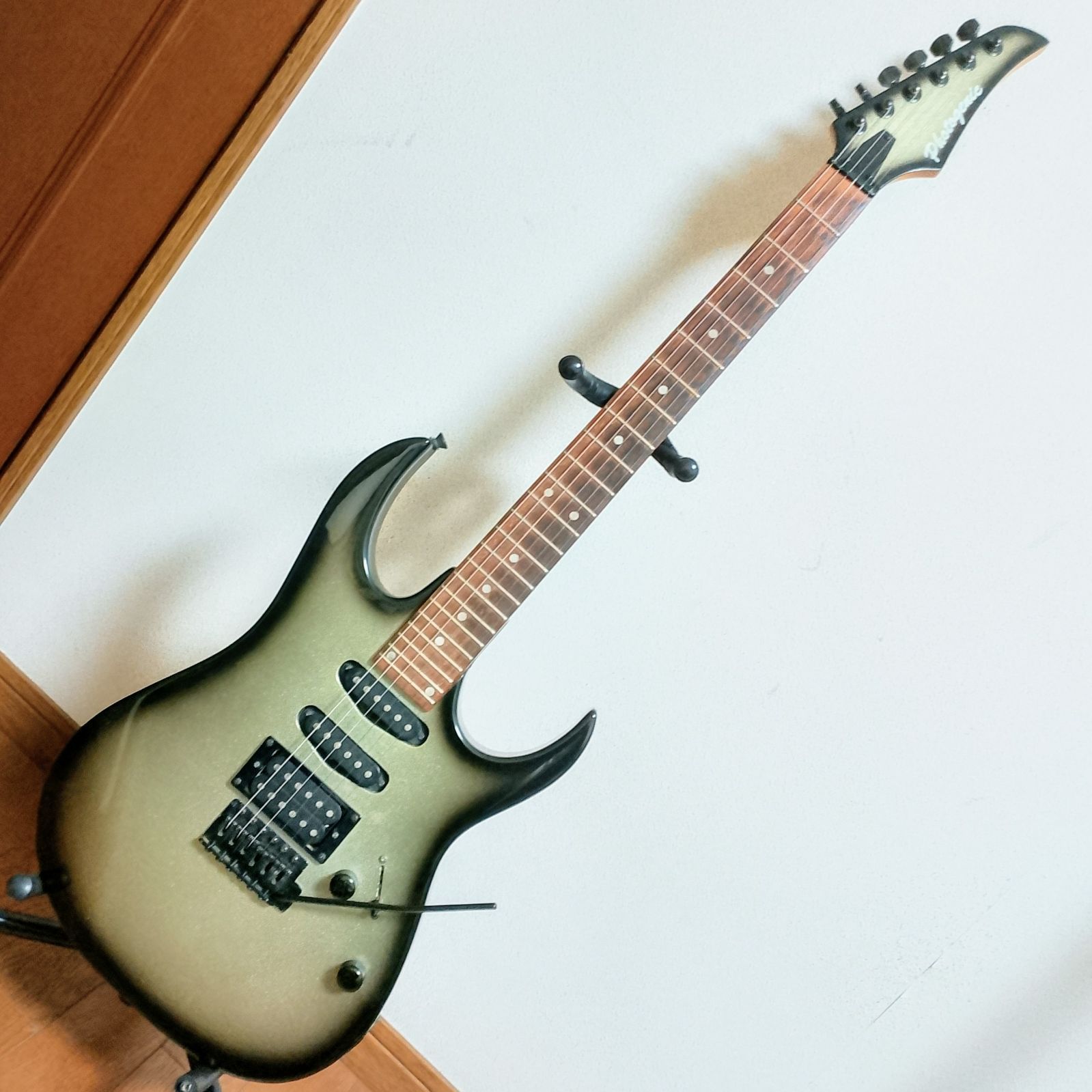 Photo Genic ディンキータイプ エレキギター 新品弦に交換済み