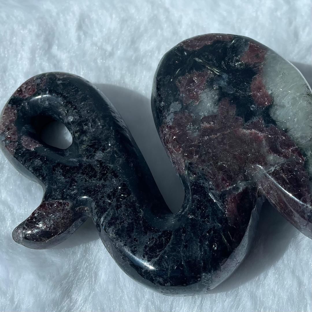 【希少 インド産 ガーネットインヌーマイト】蛇 置物 一点物 早い者勝ち 希少 インド産 ガーネットインヌーマイト】蛇 置物 一点物 早い