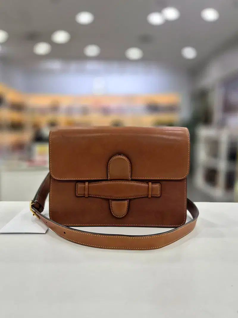 セリーヌ シメトリカル ミディアム クロスバック 176413