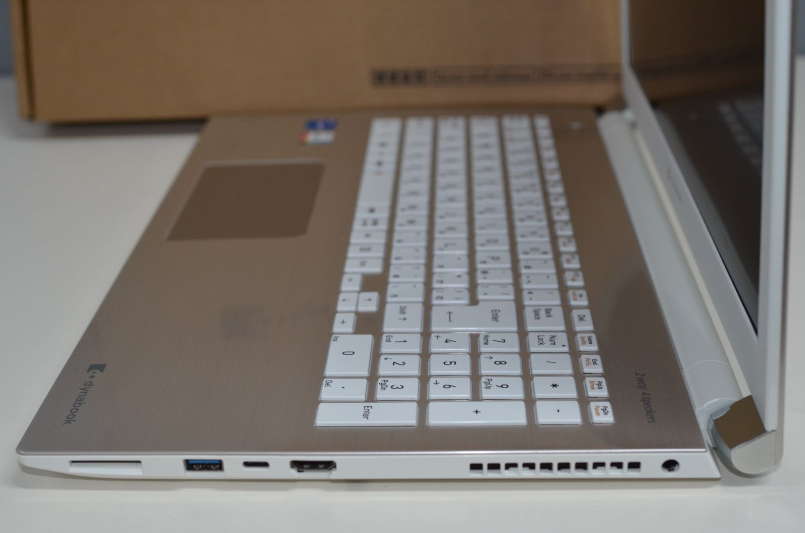 中古良品ノートパソコン 東芝 P1-X6RD-BG Windows11 高性能core i5-1135G7/メモリ8GB/爆速SSD512GB/15.6インチ/WEBカメラ/Blu-ray/無線内蔵 中古良品ノートパソコン 東芝 P1-X6RD-BG Windows11 高性能core i5