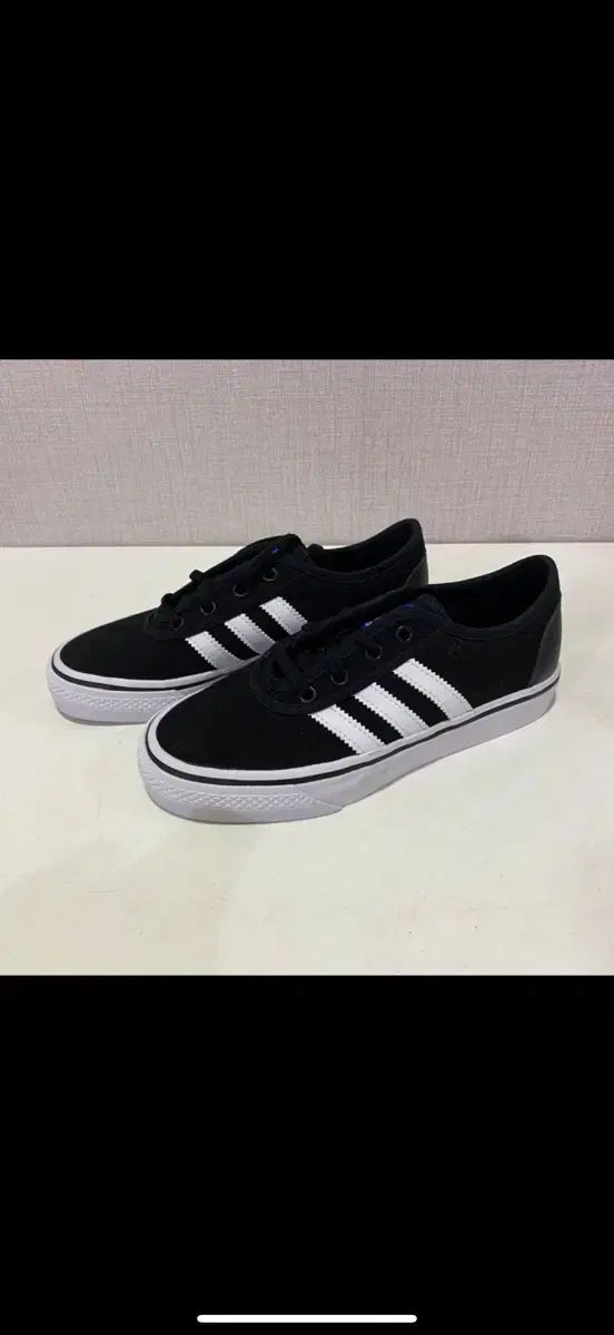 (未使用) アディダス スニーカーズ 220mm
