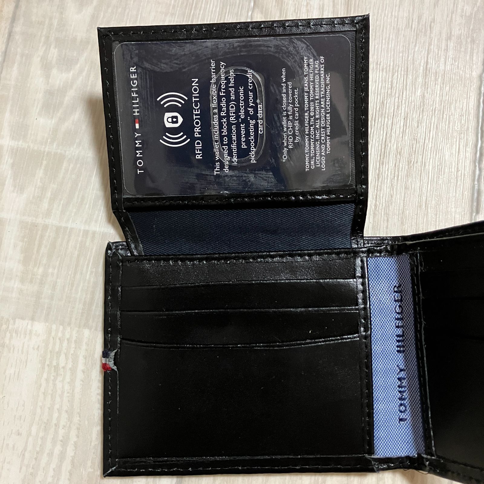 ケース付未使用 トミーヒルフィガー ワンポイントフラッグ 二つ折り財布