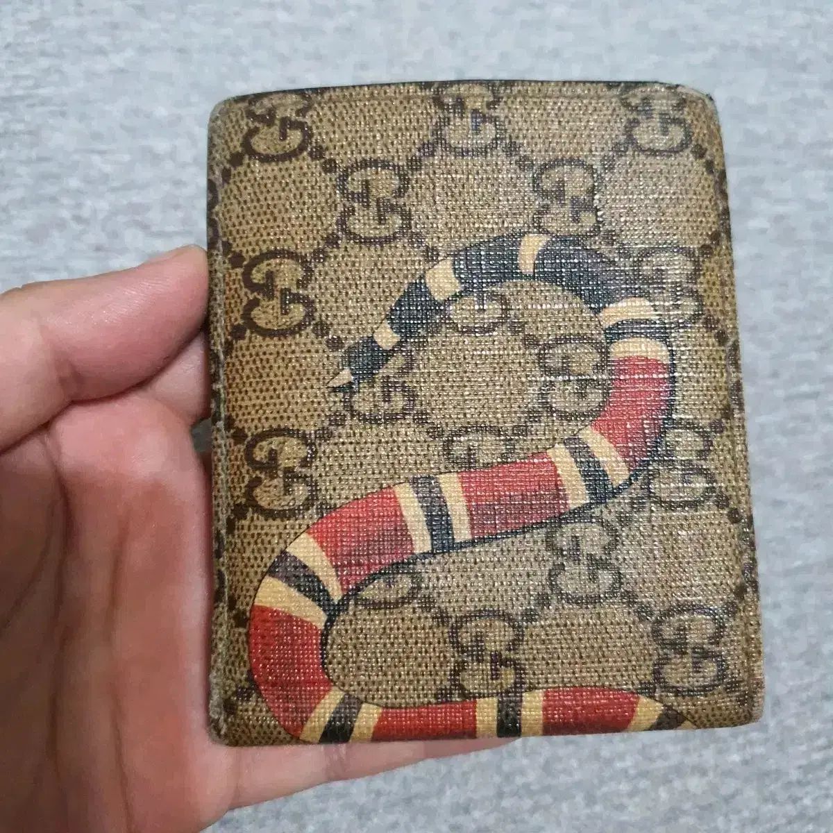 グッチ GG スネーク 二つ折り財布 【公式通販】