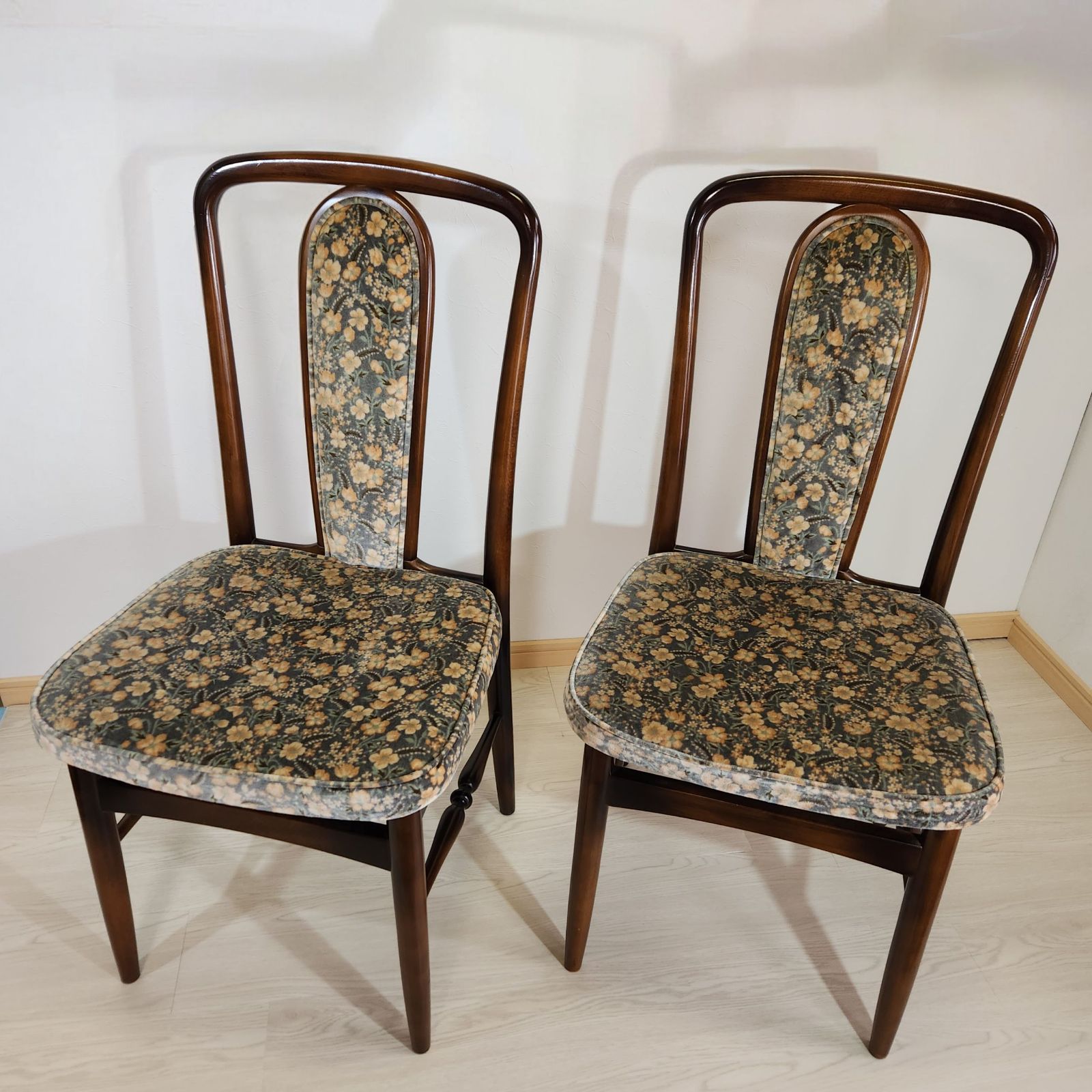 カリモク ダイニングチェア 花柄 コロニアル 椅子 オールドカリモク