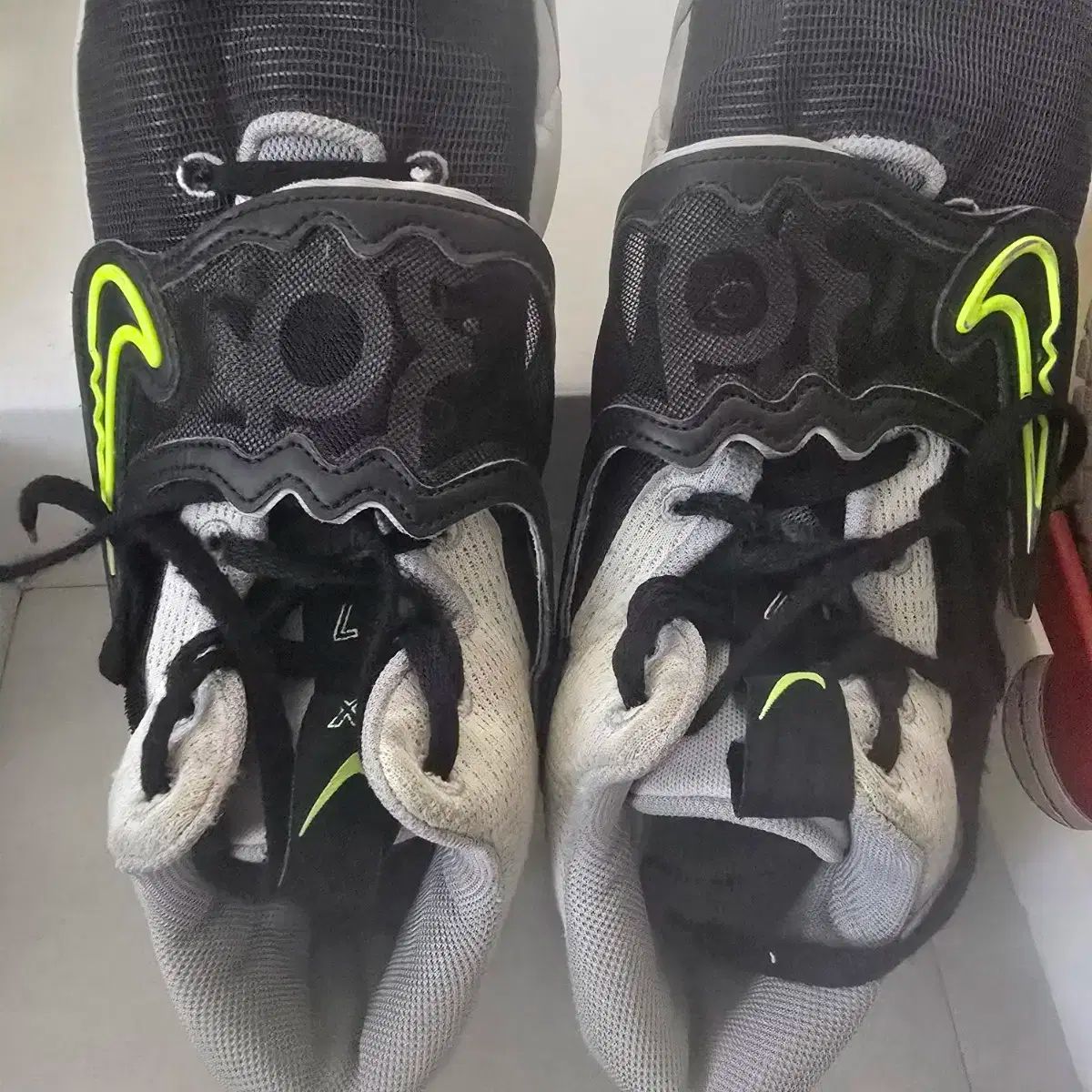 NIKE