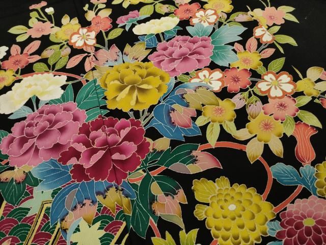 平和屋着物○本加賀友禅作家 百貫華峰 黒留袖 草花文 金彩 正絹