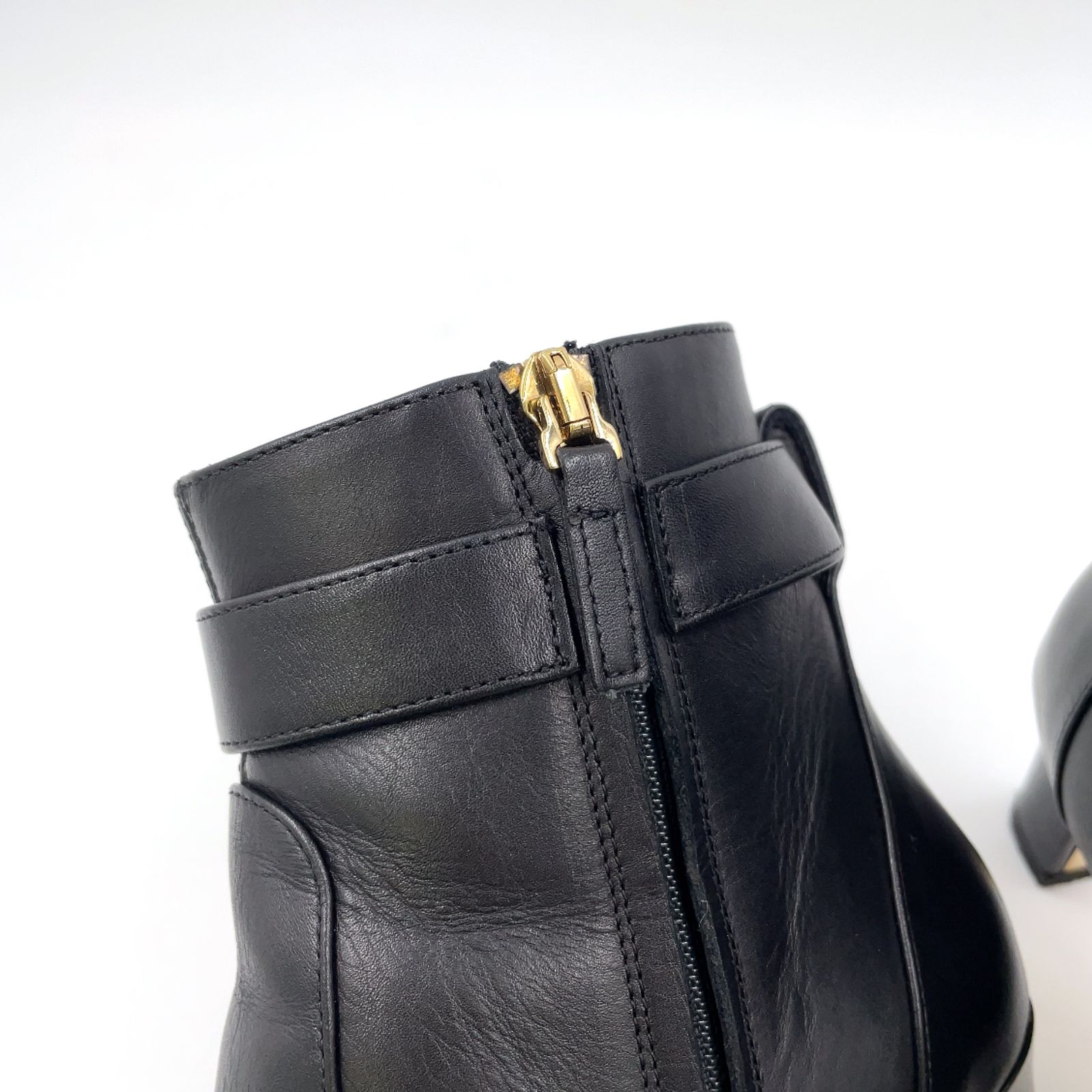 Salvatore Ferragamo ガンチーニ ヒール7cm レザー ブラック