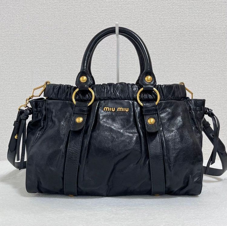 極美品 MIUMIU レザー 2WAY ショルダーバッグ 黒 ギャザー - メルカリ